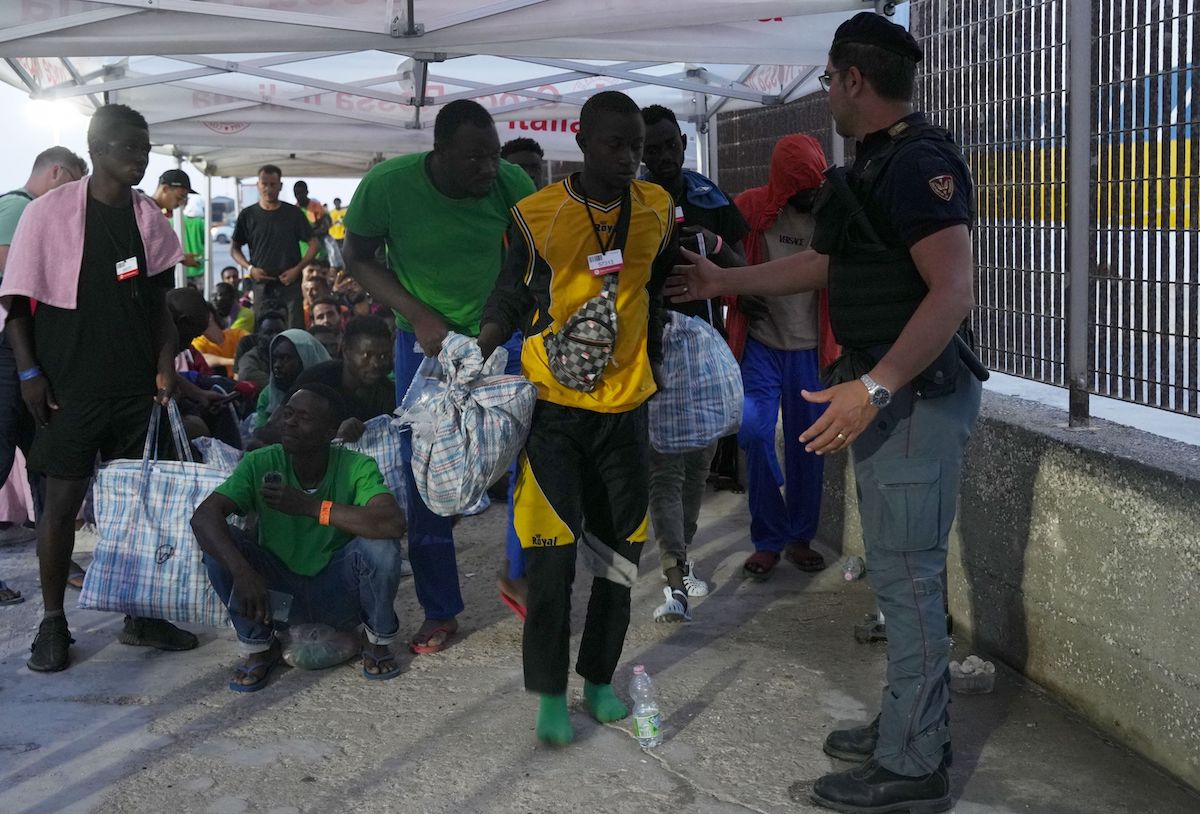 La risposta a Lampedusa del governo Meloni? Una nuova guerra ai migranti
