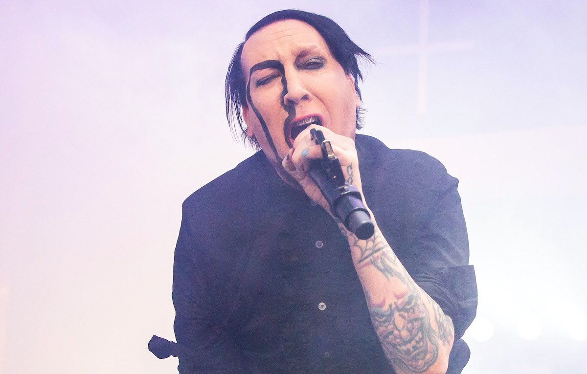 Marilyn Manson, multa e lavori socialmente utili per lo sputo (e il muco) contro la fotografa