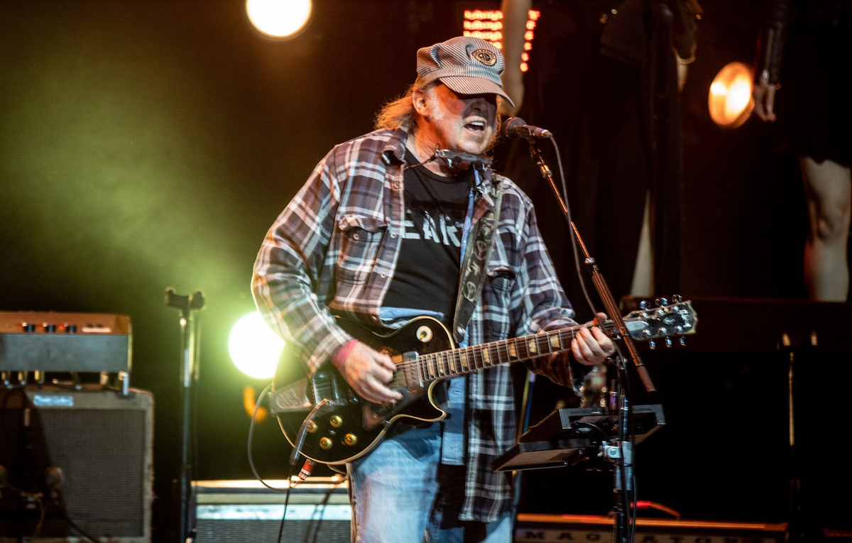 Neil Young tornerà su Spotify