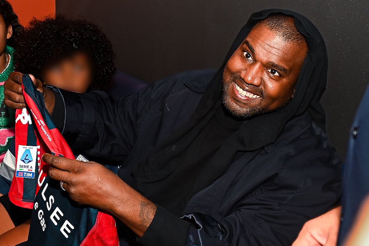 Avete visto Kanye West con la maglia del Genoa?