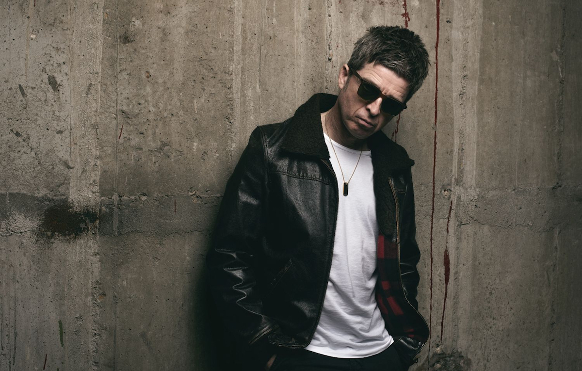 Noel Gallagher stasera al Forum: «Se non suonasse le canzoni degli Oasis, Liam non riempirebbe un locale da 30 persone»