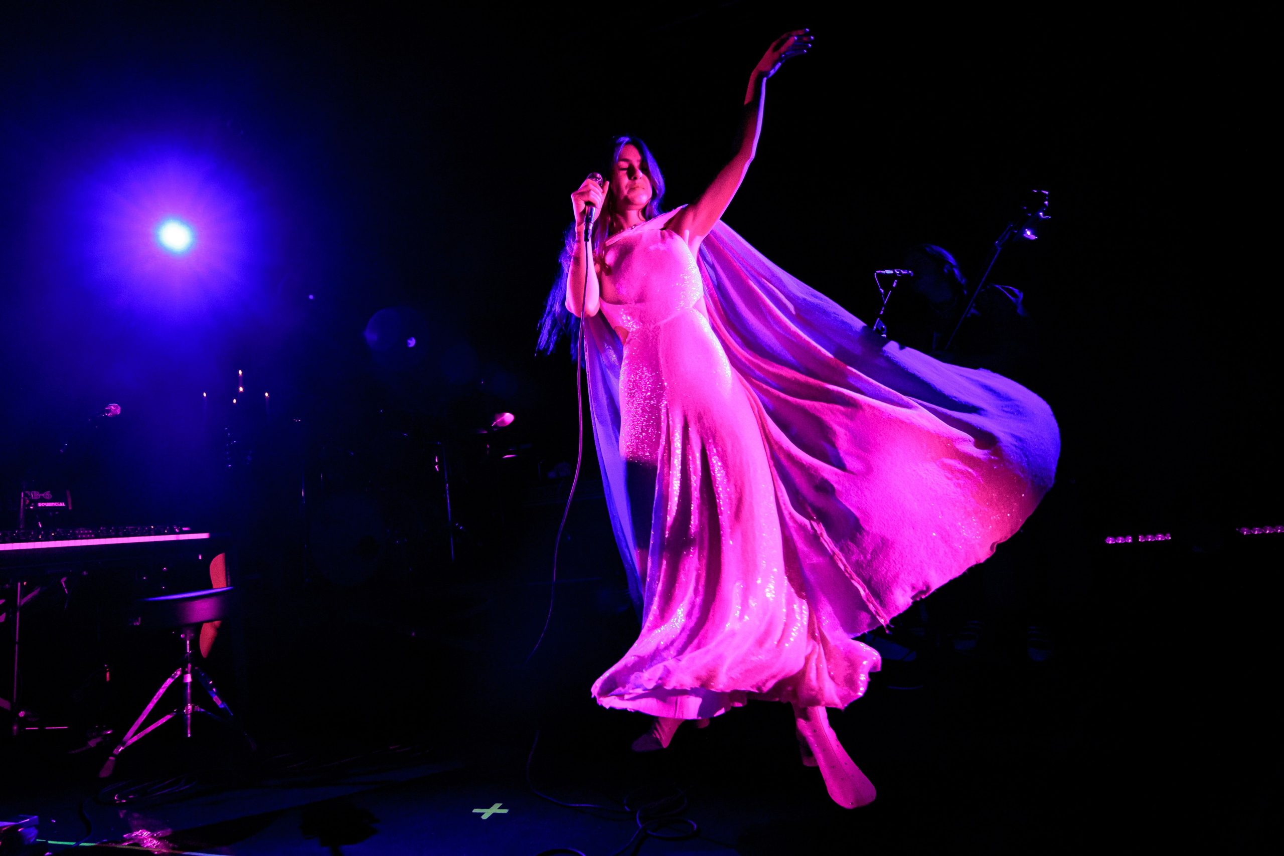 Weyes Blood a Milano, una mistica pop buffa e di talento