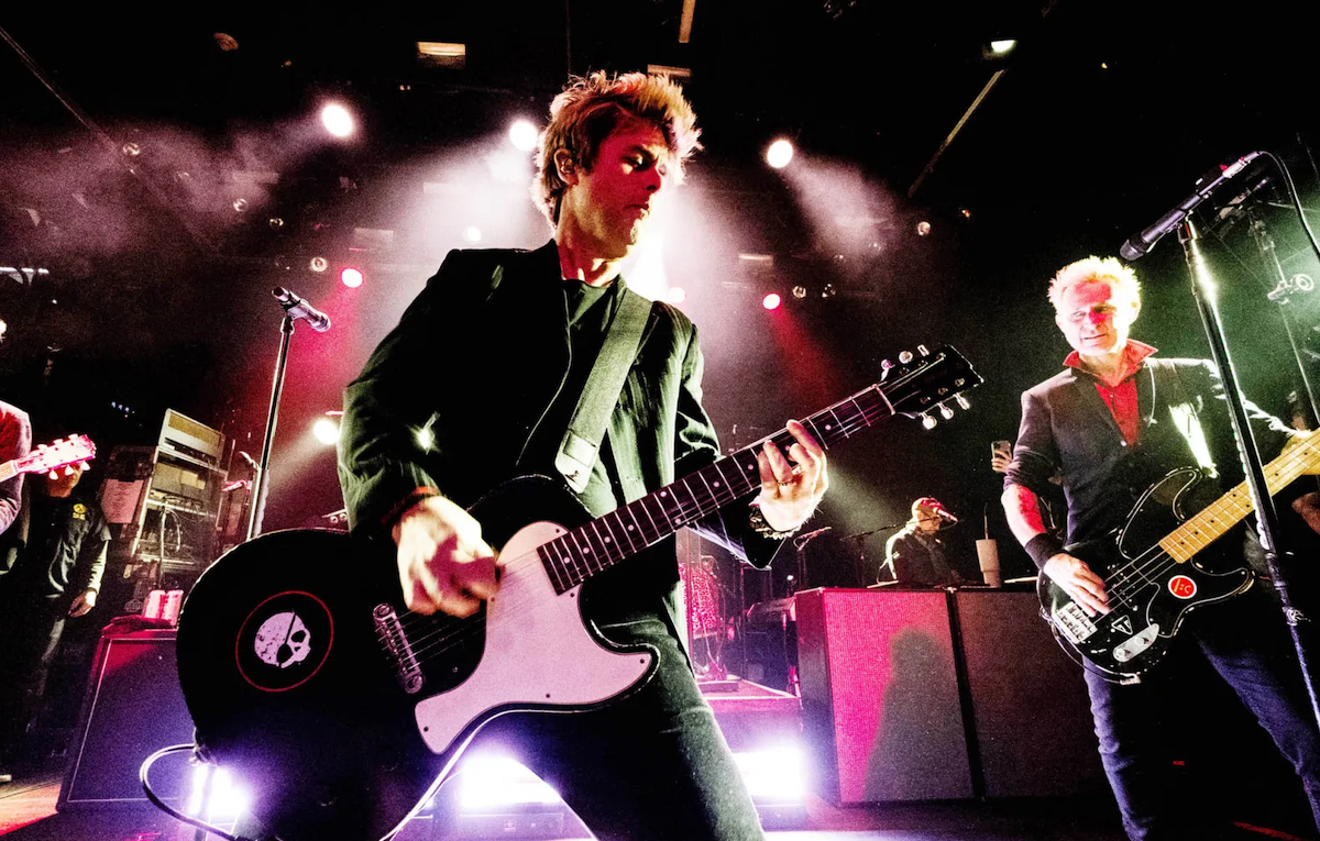 «Via i telefoni!»: i Green Day hanno inaugurato l’era di ‘Saviors’