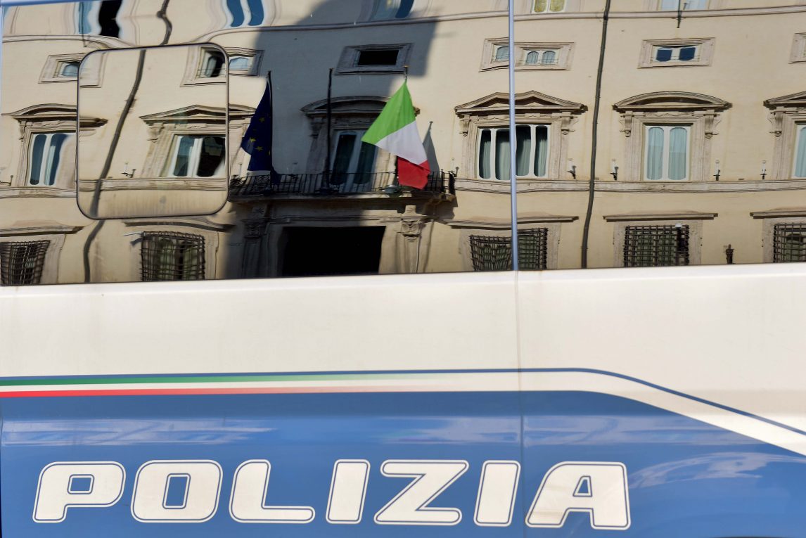 polizia forze dell'ordine