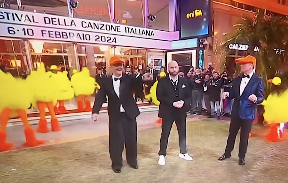 Sanremo 2024, Fiorello su Travolta: «Abbiamo fatto una delle gag più terrificanti della storia della tv italiana»