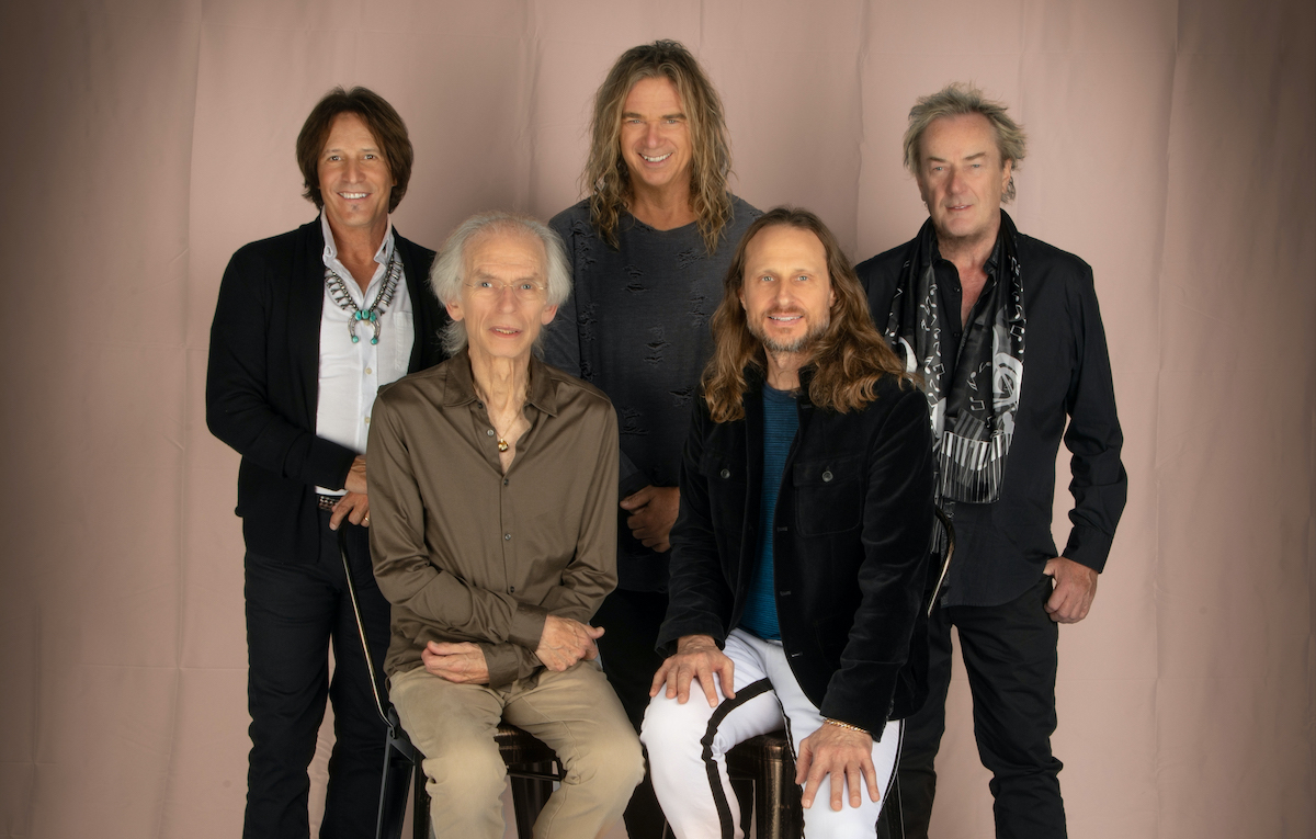 Steve Howe in Italia con gli Yes: «Non mi vergogno di essere nostalgico, ma non siamo pezzi da museo»