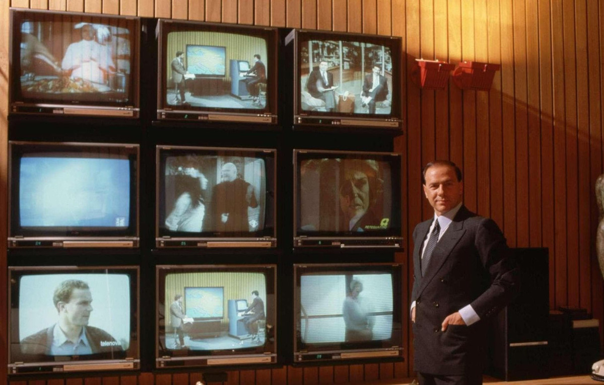 La tv è il diavolo: da ‘Il giovane Berlusconi’ allo spauracchio del Sanremo con Pino Insegno, Povia e Mogol
