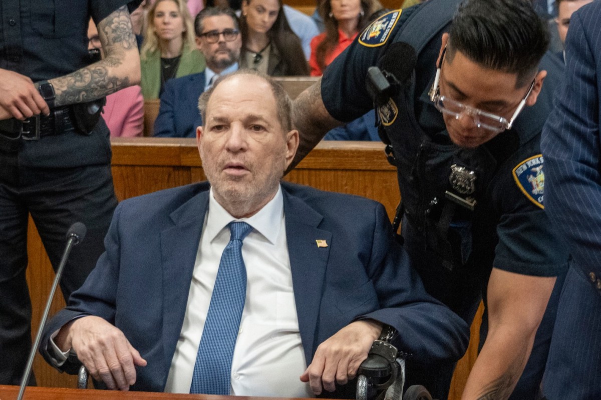 Dopo l’annullamento della condanna, Harvey Weinstein dovrà affrontare un nuovo processo nel caso di stupro a New York