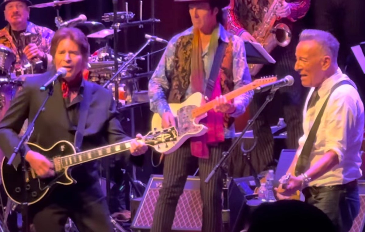 714 fortunati hanno visto Bruce Springsteen duettare con John Fogerty e Tom Morello