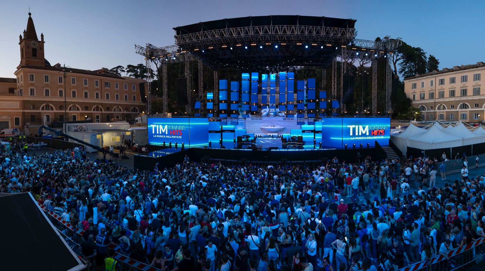 Connessioni, nuove tecnologie e nostalgia pop: TIM Summer Hits costruisce l’estate italiana