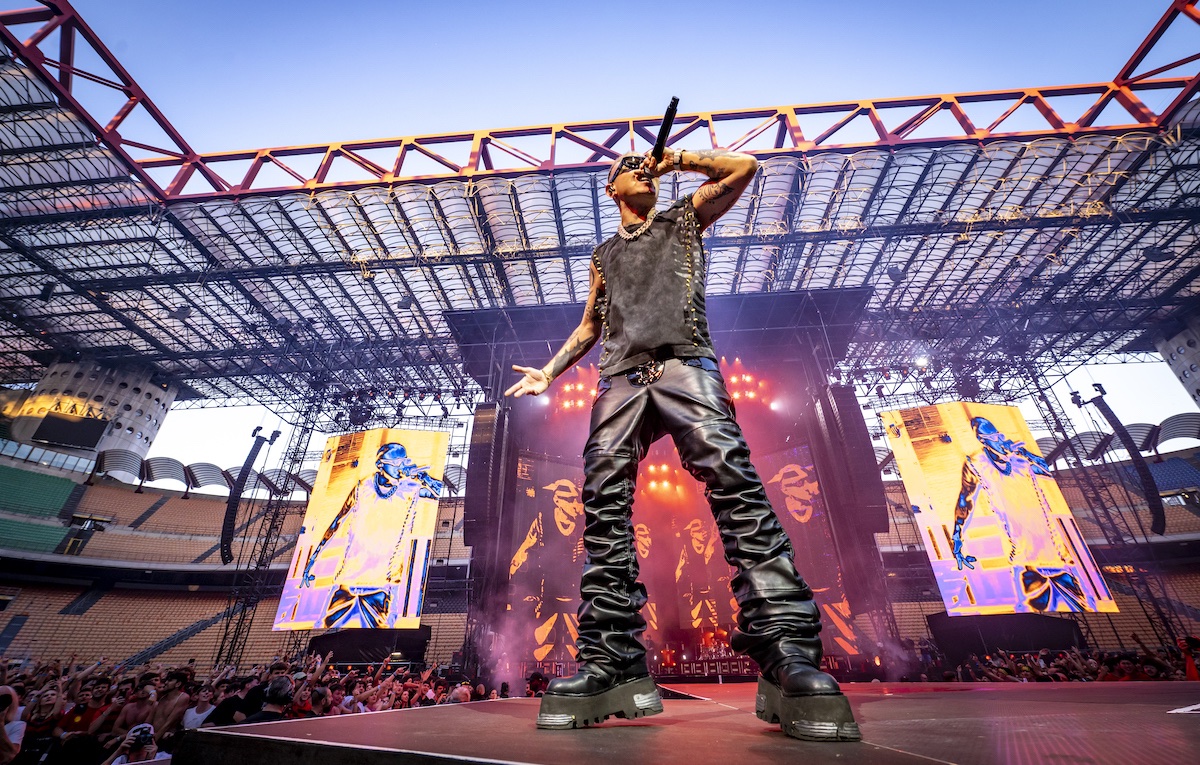 Lazza ha fatto le cose in grande a San Siro: la recensione | Rolling Stone  Italia