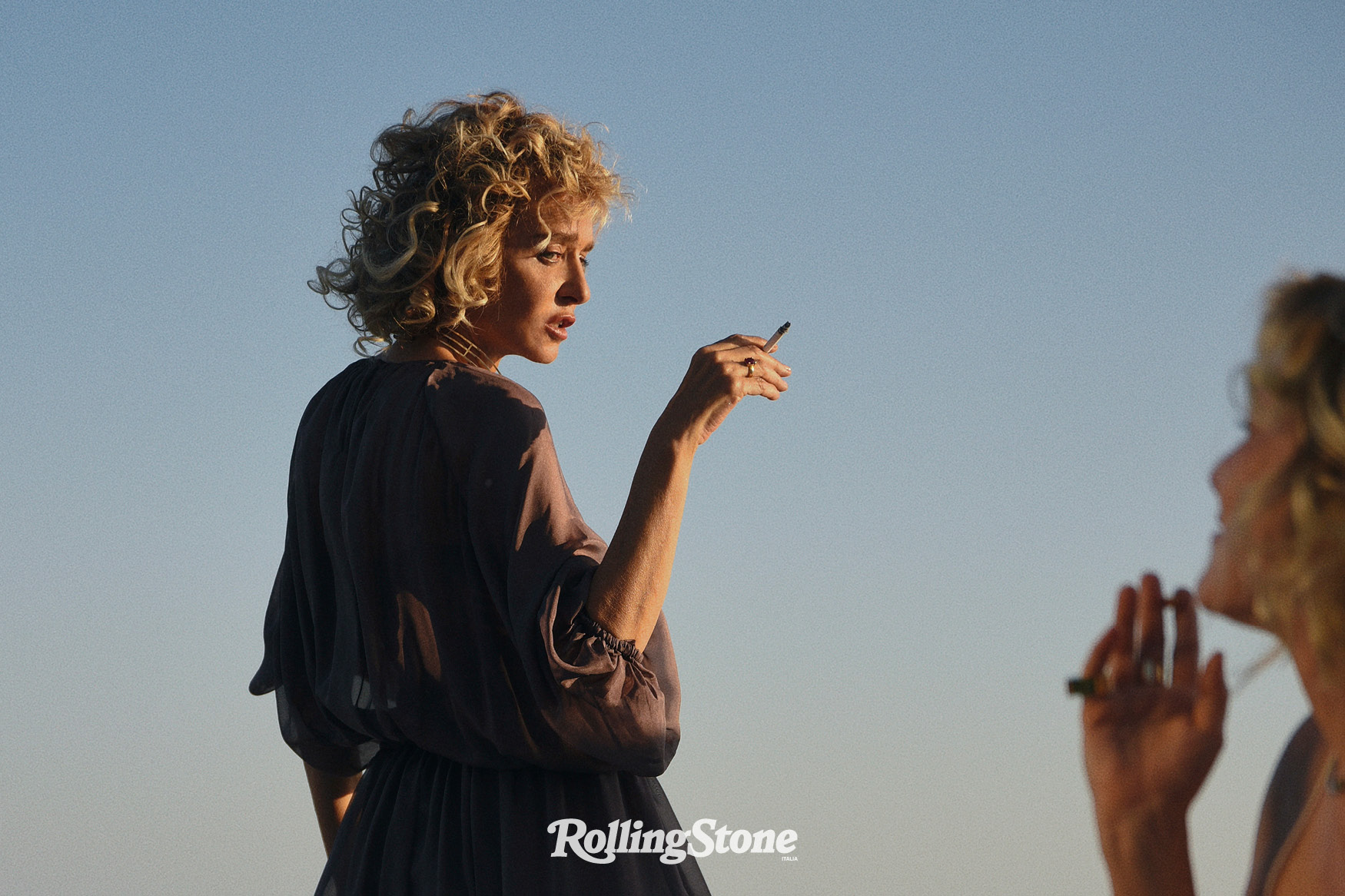 Valeria Golino, look: Isabelle Blache Paris; scarpe: Fendi; gioielli: Giulia Di Properzio. Valeria Bruni Tedeschi, look: GIADA; scarpe: Aquazzurra; gioielli: Giulia di Properzio. Foto: Nicholas Fols