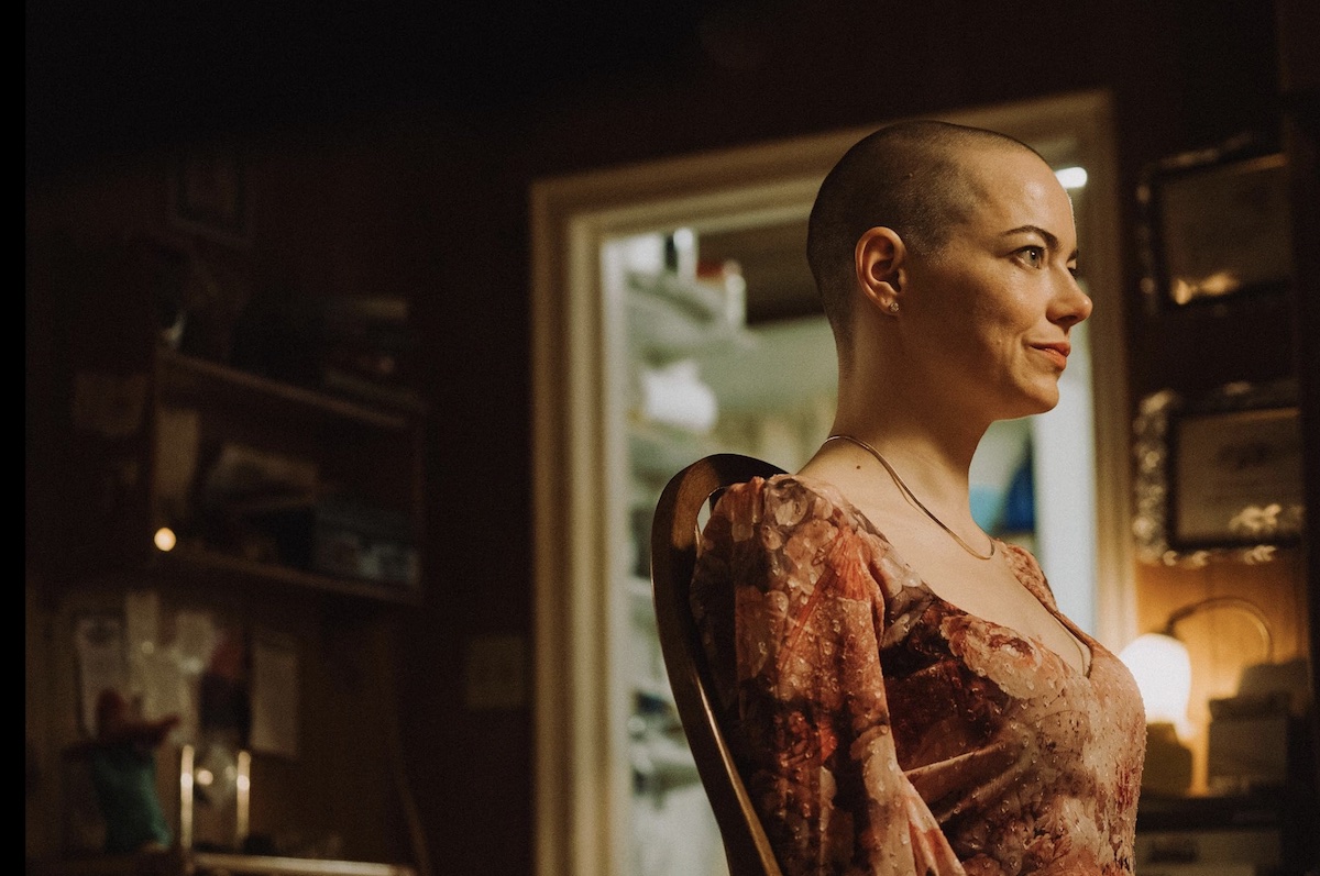 ‘Bugonia’, Lanthimos e la tragicommedia di un’umanità ridicola