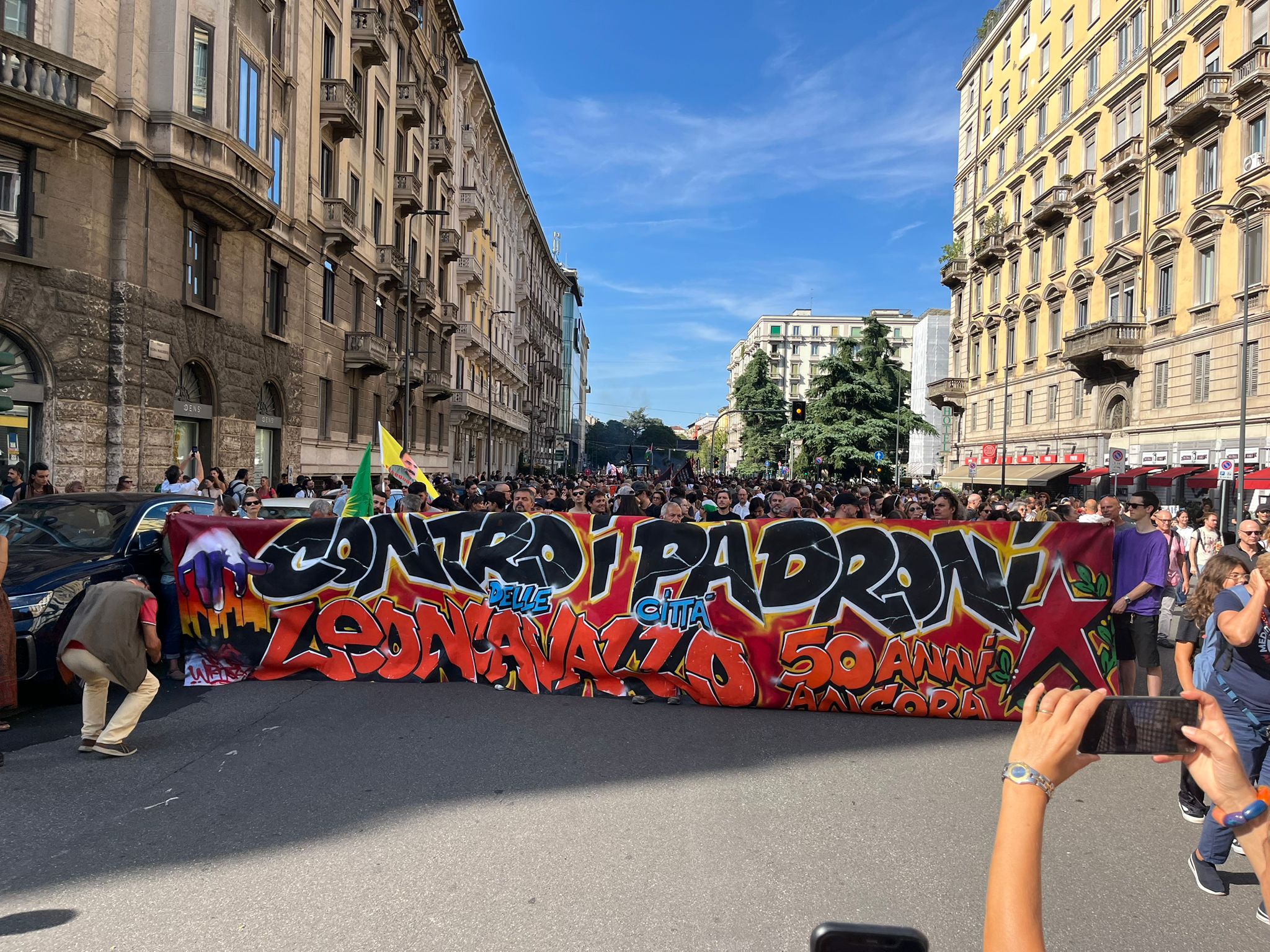 corteo leoncavallo milano