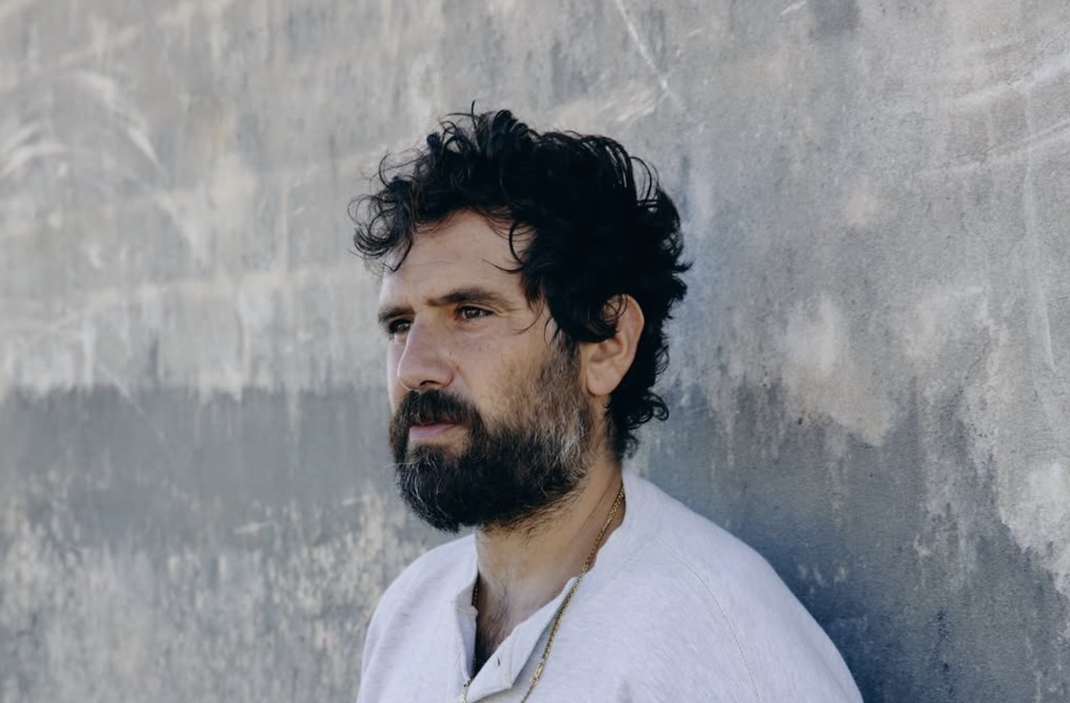 Tommaso Paradiso è tornato con ‘Lasciamene un po’