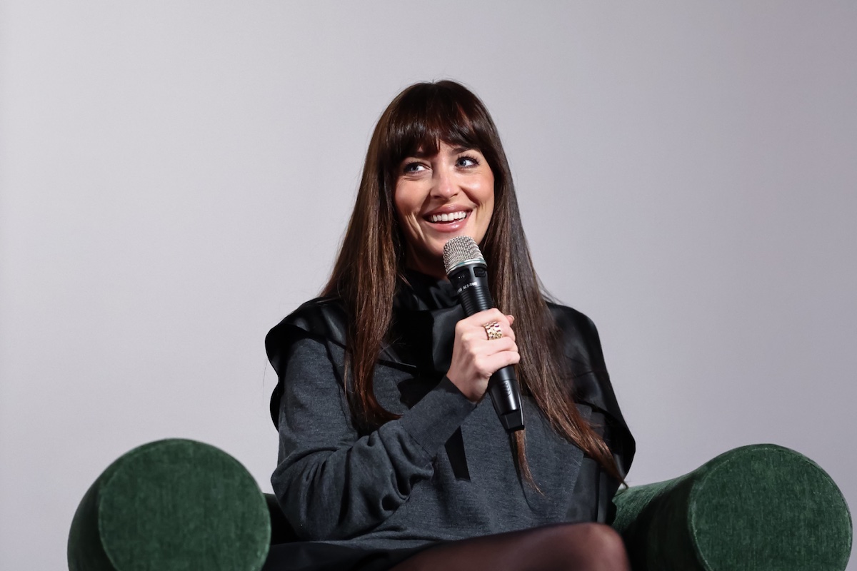 Dakota Johnson vorrebbe Charli XCX per il suo primo film da regista