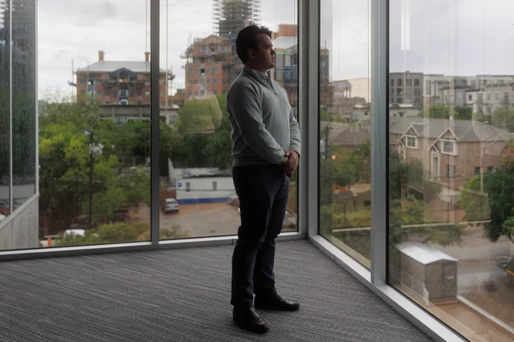 (da USA) Josh Abbotoy