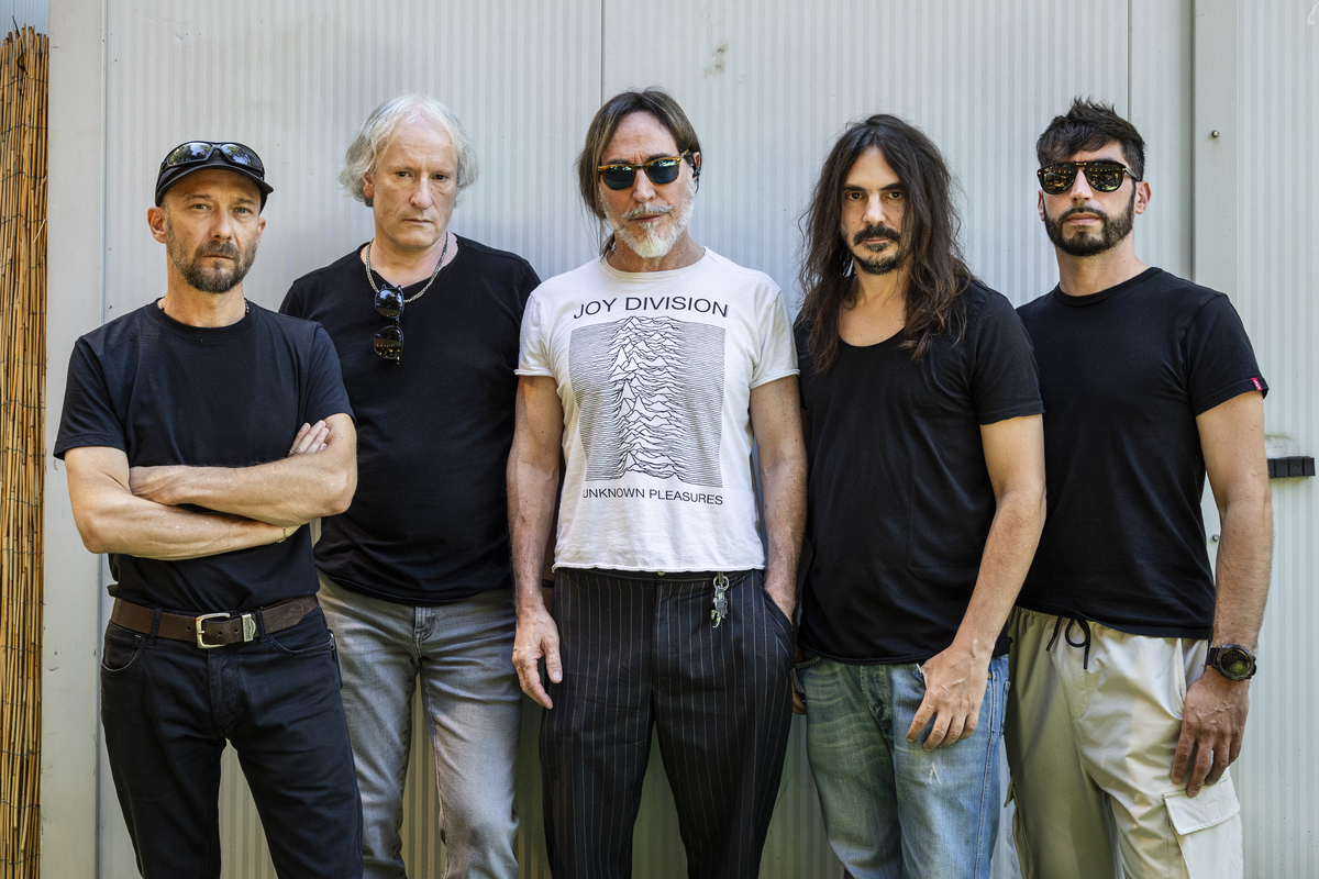 Gli Afterhours nella formazione originaria: Andrea Viti, Manuel Agnelli, Giorgio Prette, Dario Ciffo, con l'aggiunta di Giacomo Rossetti