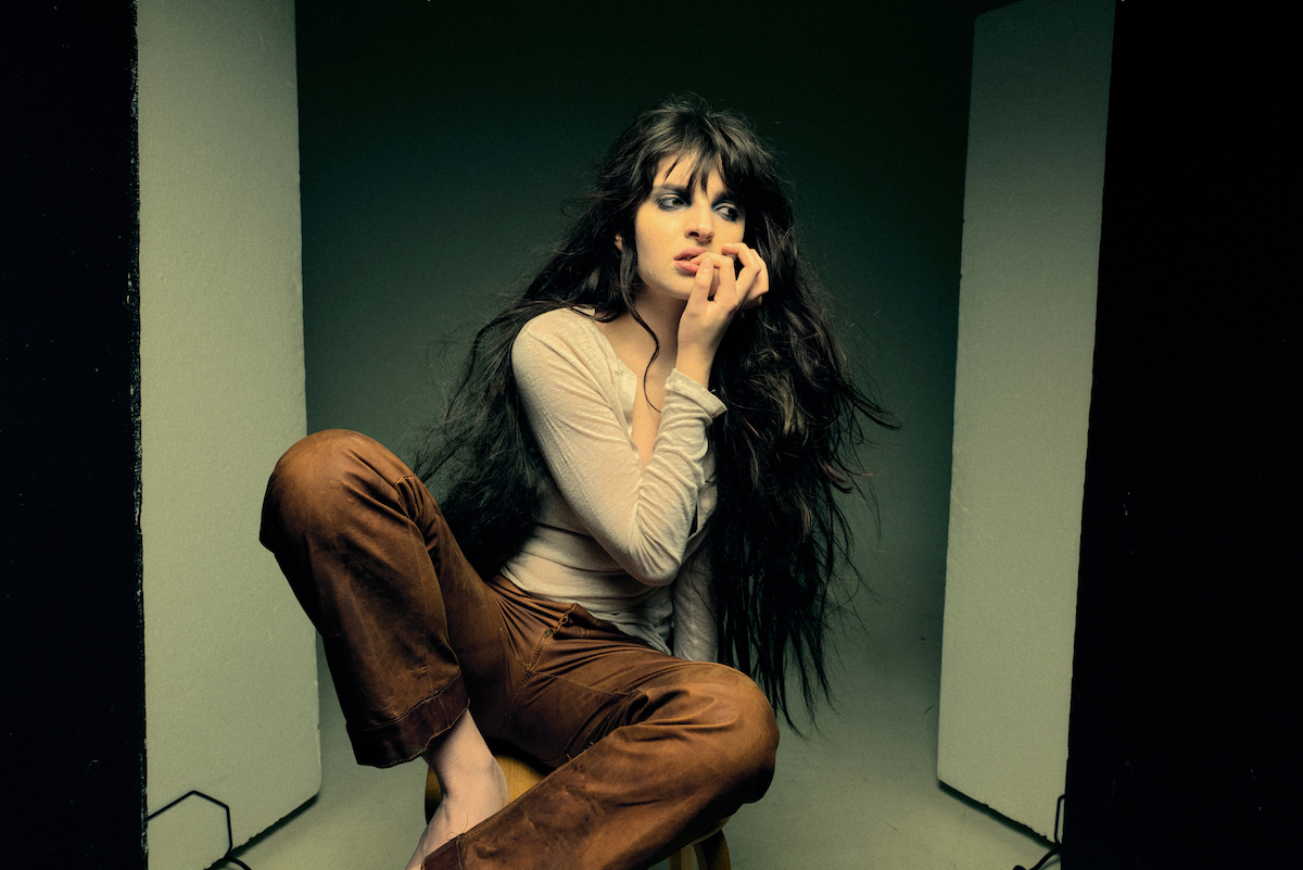 Angelica Bove pubblica ‘Tana’ e vola a Sanremo