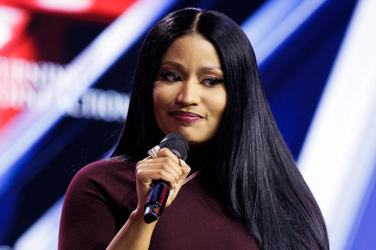 Nicki Minaj durante l'intervento con Erika Kirk all'AmericaFest
