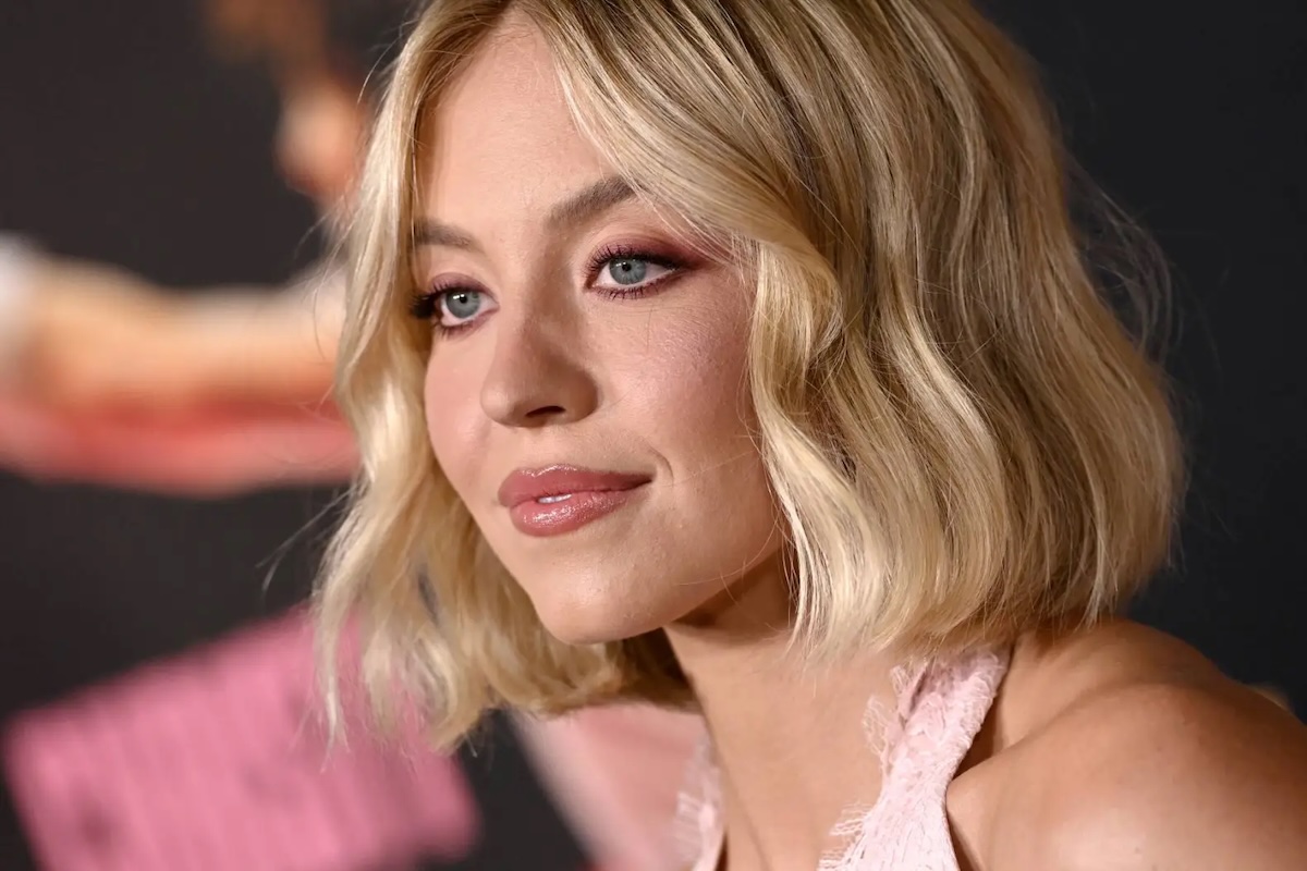 L’ultima di Sydney Sweeney: reggiseni sull’Hollywood Sign