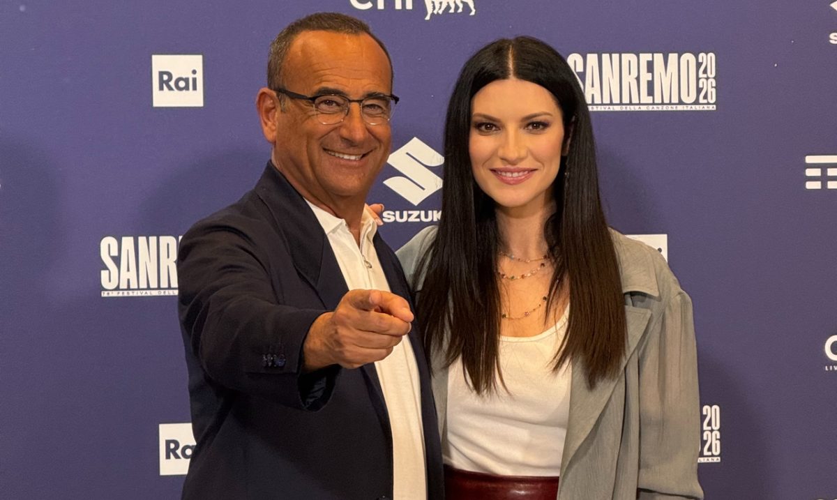 Carlo Conti e Laura Pausini a Sanremo 2026. Foto: via Goigest