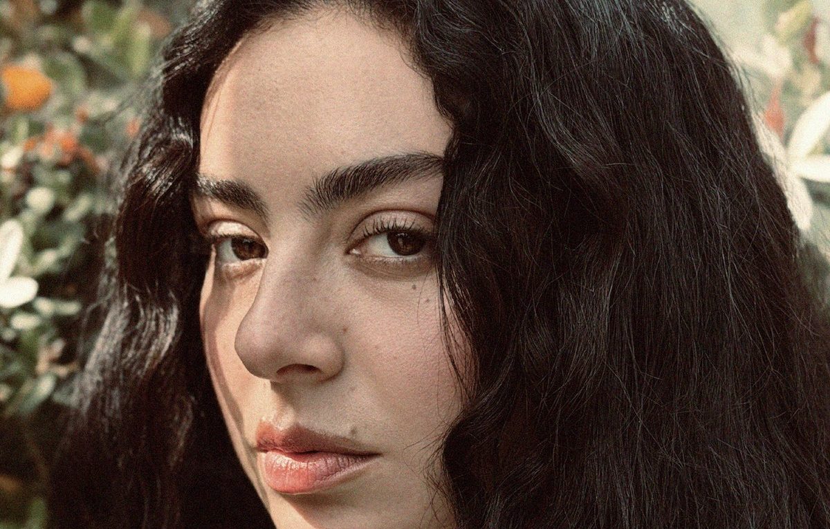 Charli xcx ha schivato un bel problema