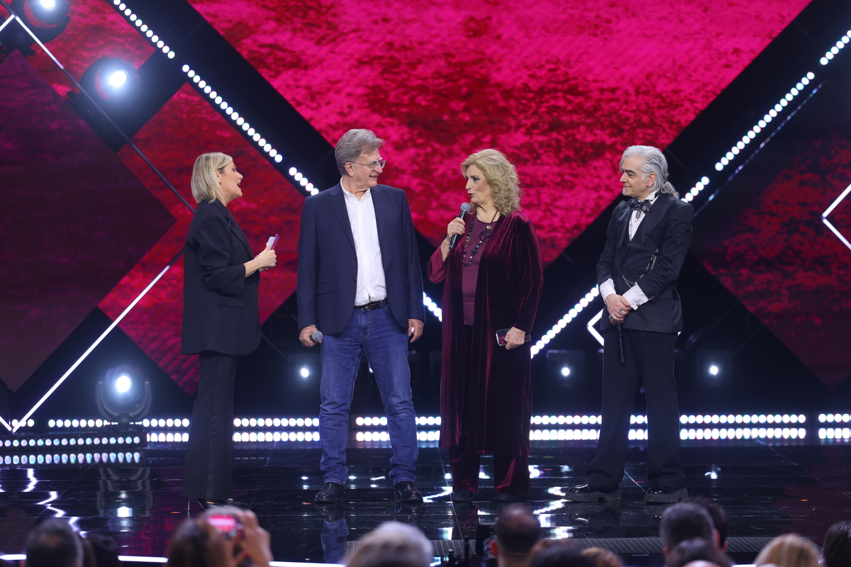 Simona Ventura e la giuria di qualità: Iva Zanicchi, Red Ronnie e Morgan