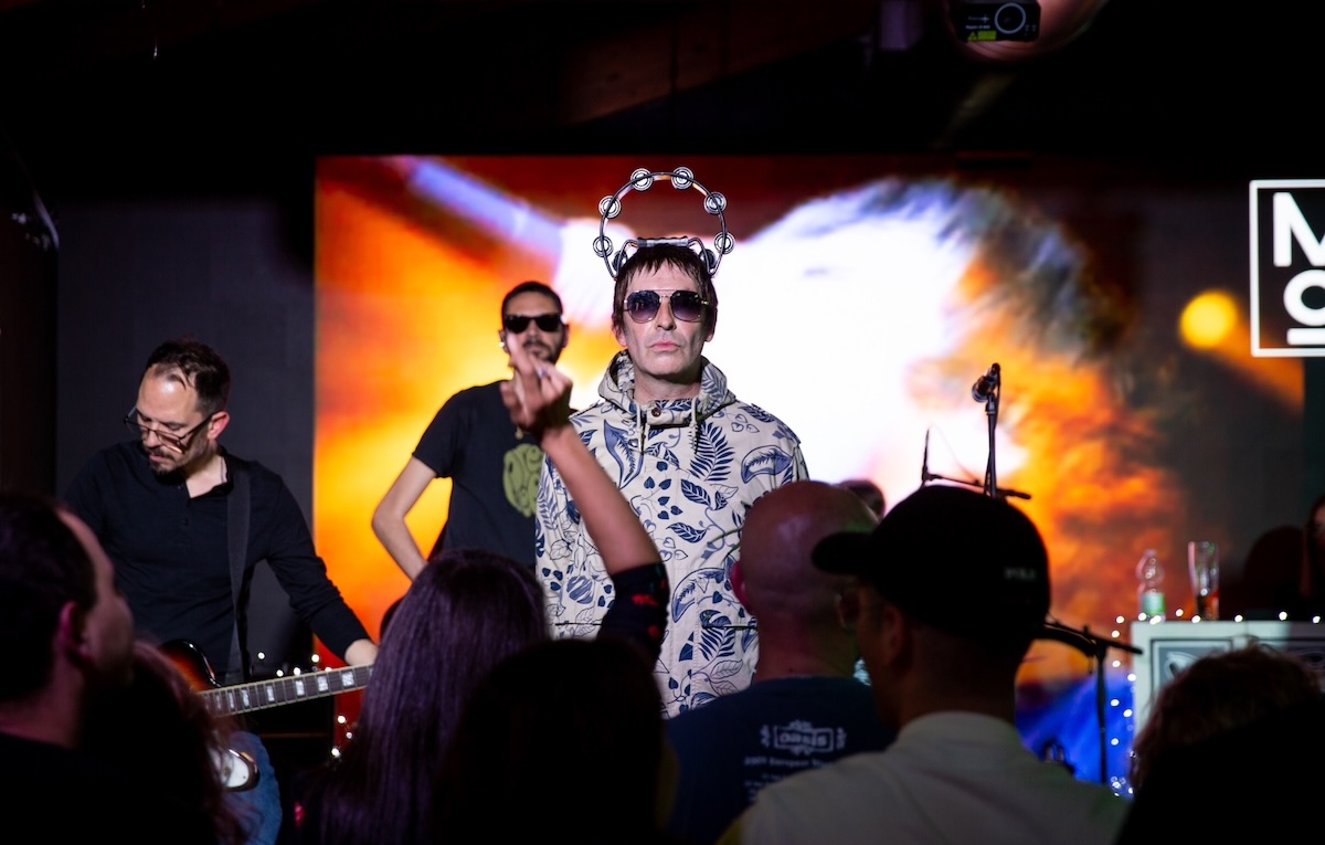 Meglio la tribute band degli Oasis della musica finta che va su Spotify
