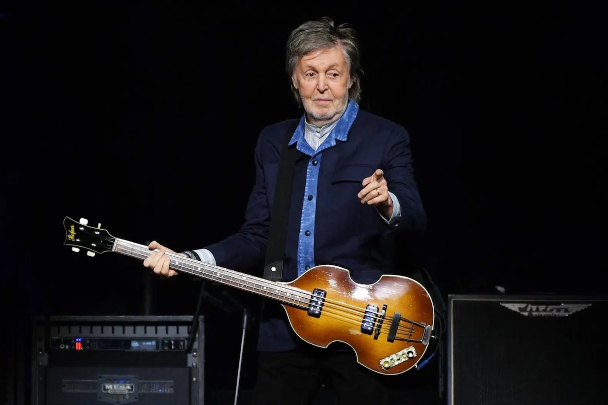 Paul McCartney racconta come la sua famiglia lo ha tenuto con i piedi per terra durante la Beatlemania