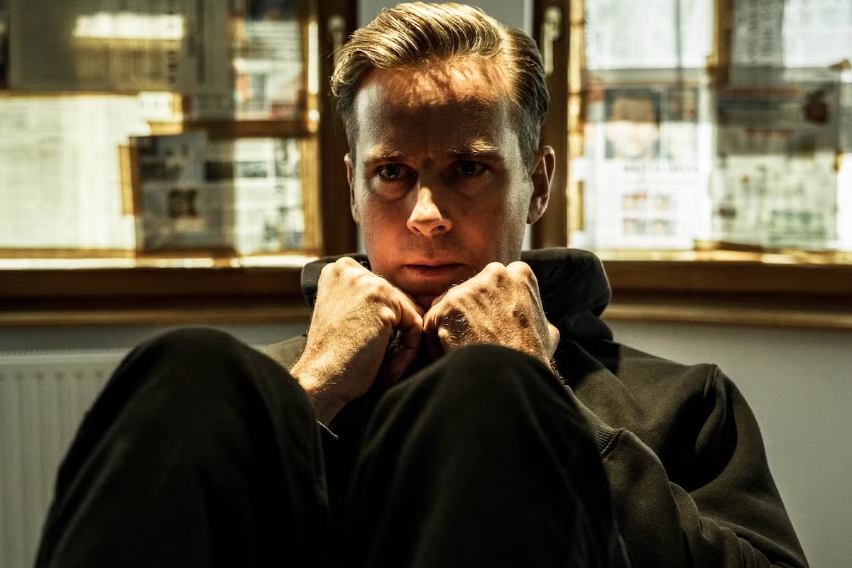 Armie Hammer torna al cinema con il regista che sfidò i suoi critici a pugilato