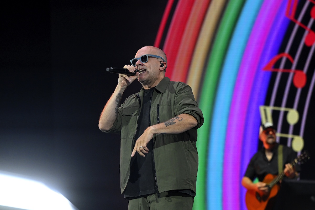 Max Pezzali ha portato la sua macchina del tempo all’Allianz Stadium