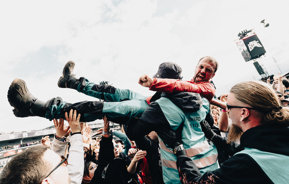Pogare e fare stage diving al Rock Am Ring 2026