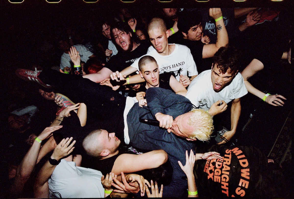 Stone Island racconta l’hardcore con ‘THE CALM AND THE CHAOS’