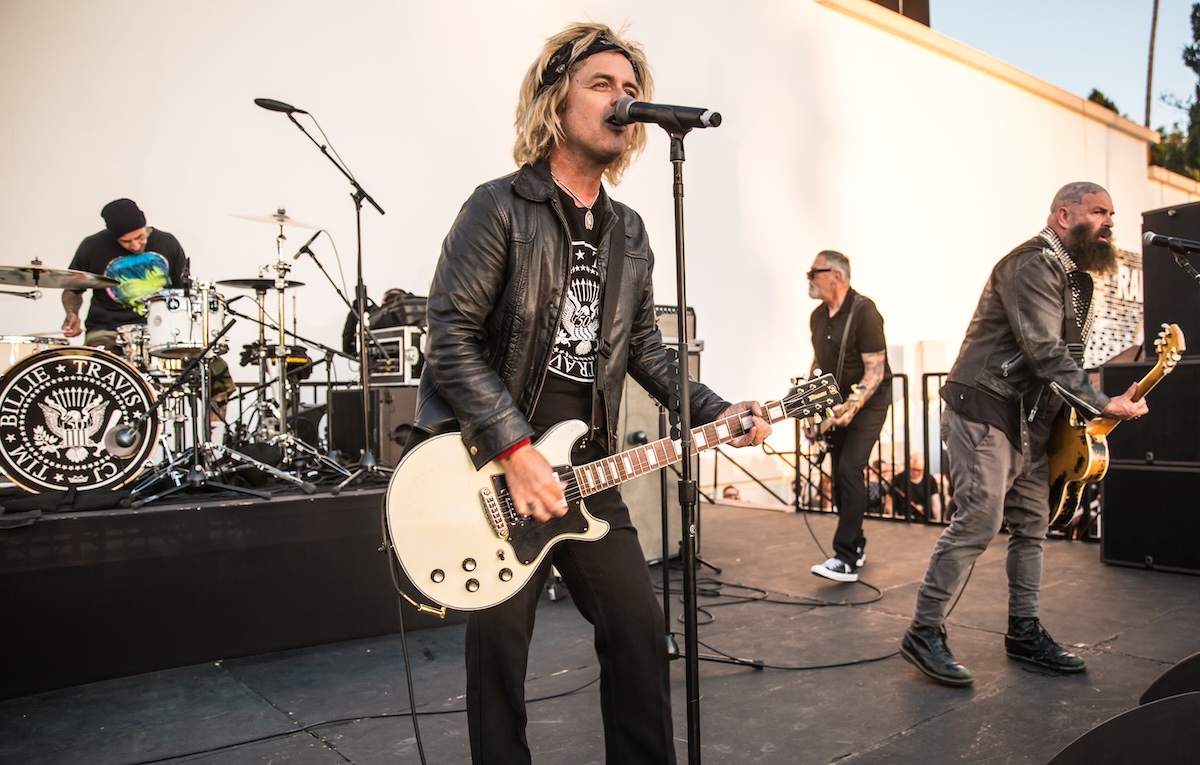 Al cimitero con i Cretin Family per festeggiare i 50 anni dei Ramones