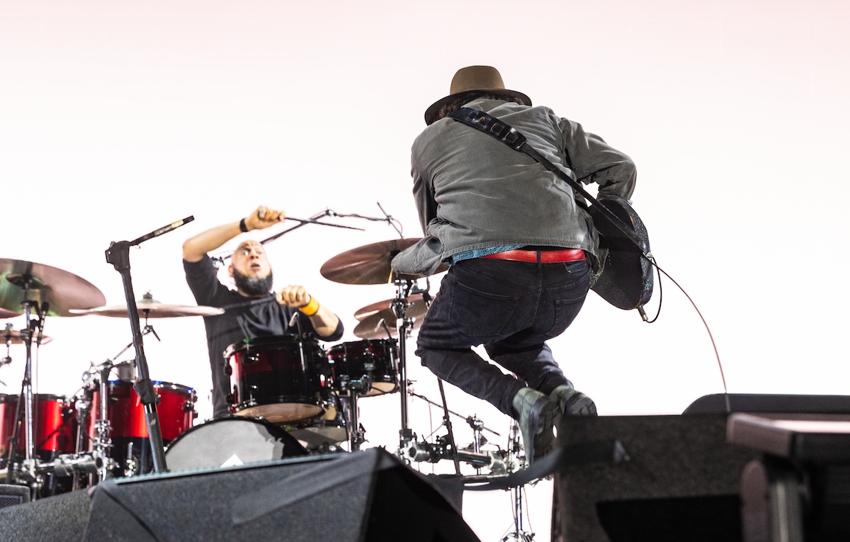 Siamo sicuri che Abe Laboriel Jr sia a tutti gli effetti il nuovo batterista dei Pearl Jam?