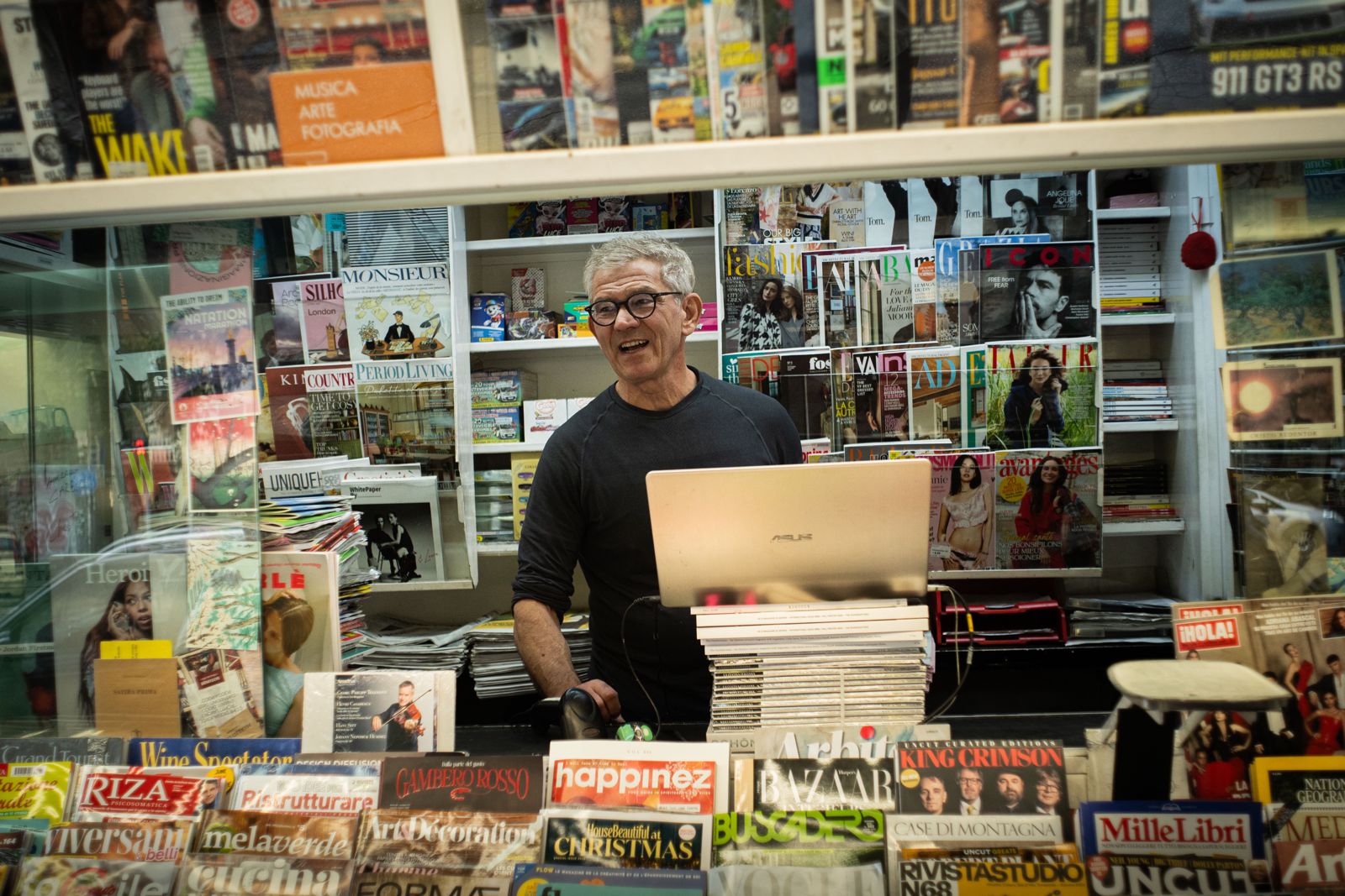 La “vera” Milano sopravvive dentro un’edicola